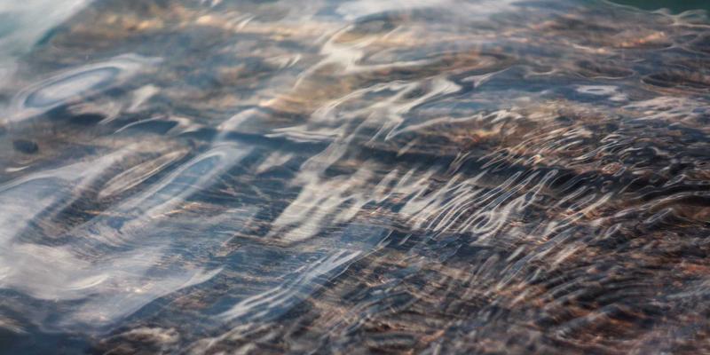 儿童雨具怎么选？环保雨衣、安全雨伞与反光设计全解析，守护宝宝雨天安全