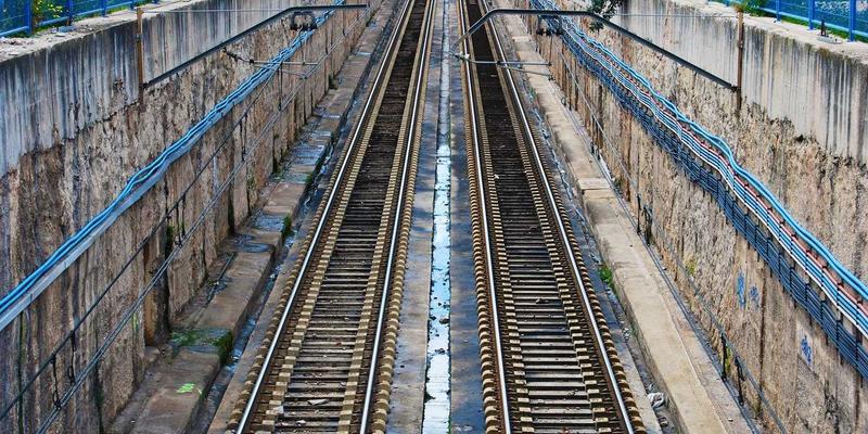 宝宝水杯怎么选？从吸管杯到敞口杯的智慧过渡与防漏设计全攻略