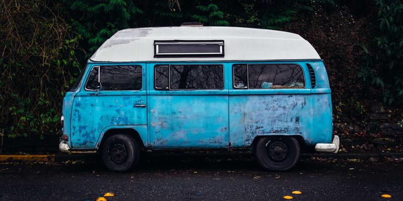 新生儿奶瓶材质怎么选？深度对比玻璃、PPSU与硅胶，为宝宝选对孕妇用品