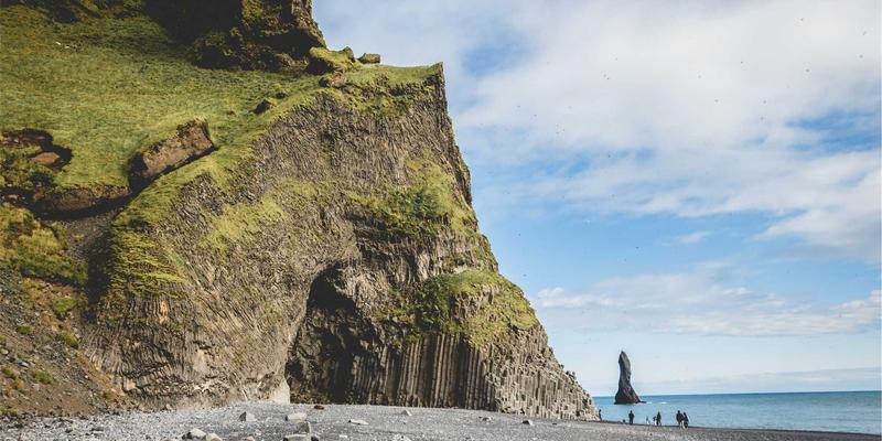母婴产品与儿童用品选购指南：聚焦婴儿玩具的安全与益智选择